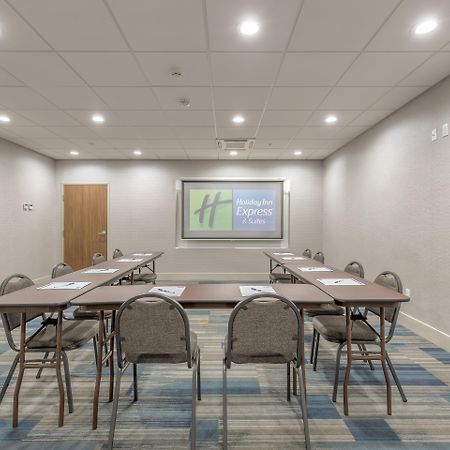 Holiday Inn Express & Suites Tulsa Midtown By Ihg Екстериор снимка