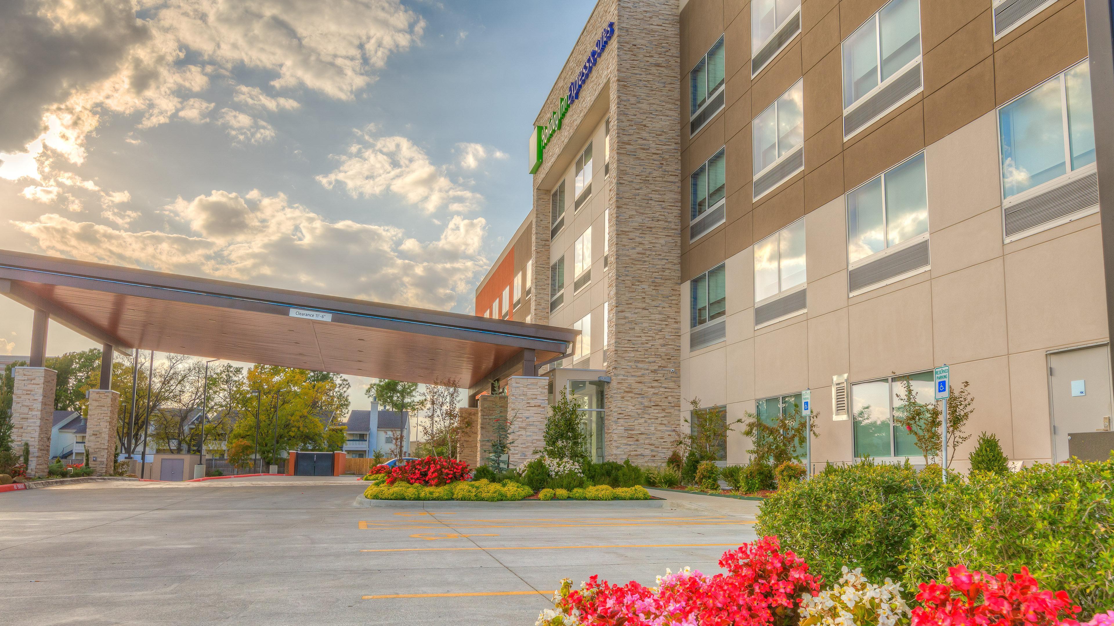Holiday Inn Express & Suites Tulsa Midtown By Ihg Екстериор снимка