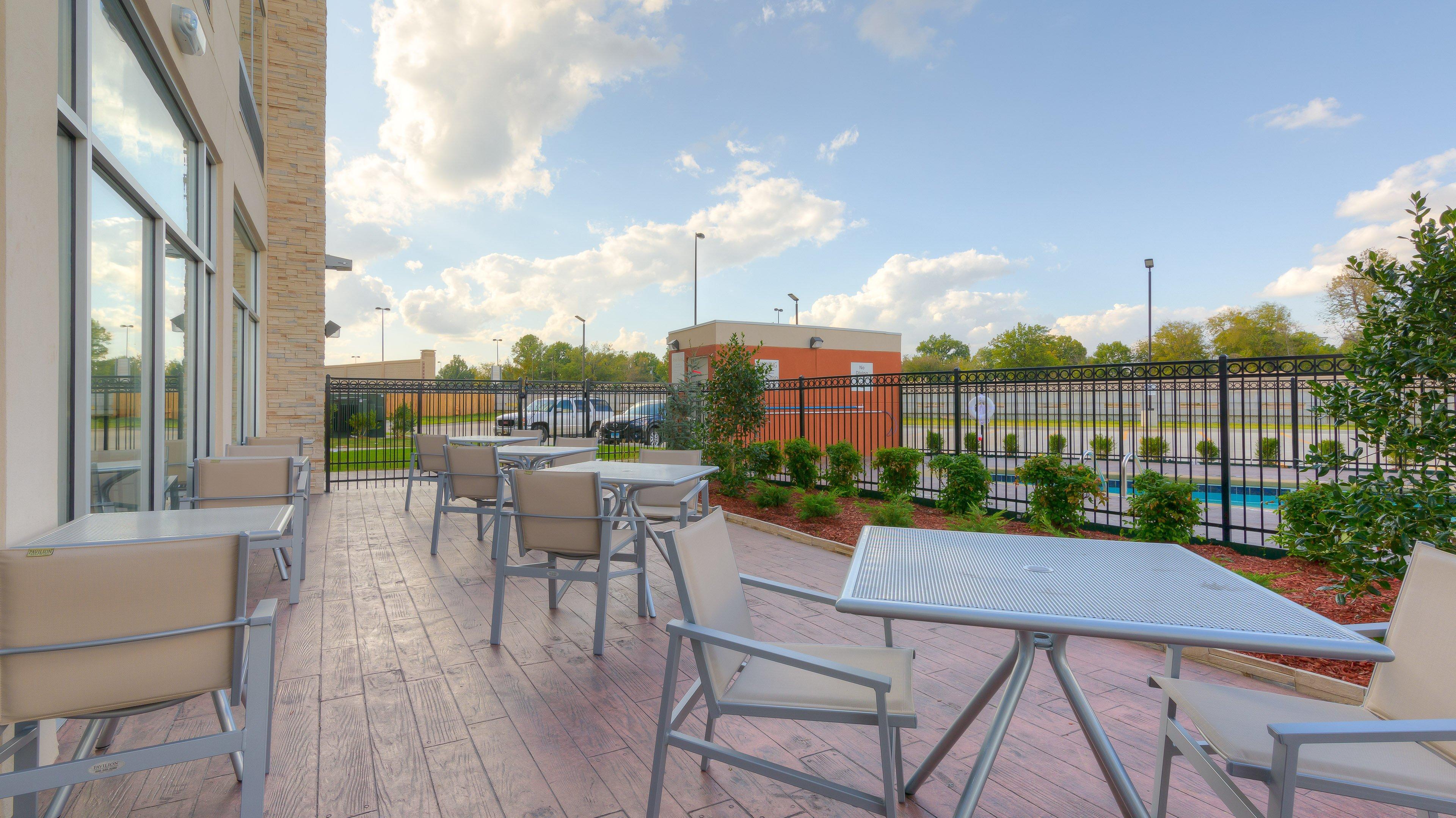 Holiday Inn Express & Suites Tulsa Midtown By Ihg Екстериор снимка