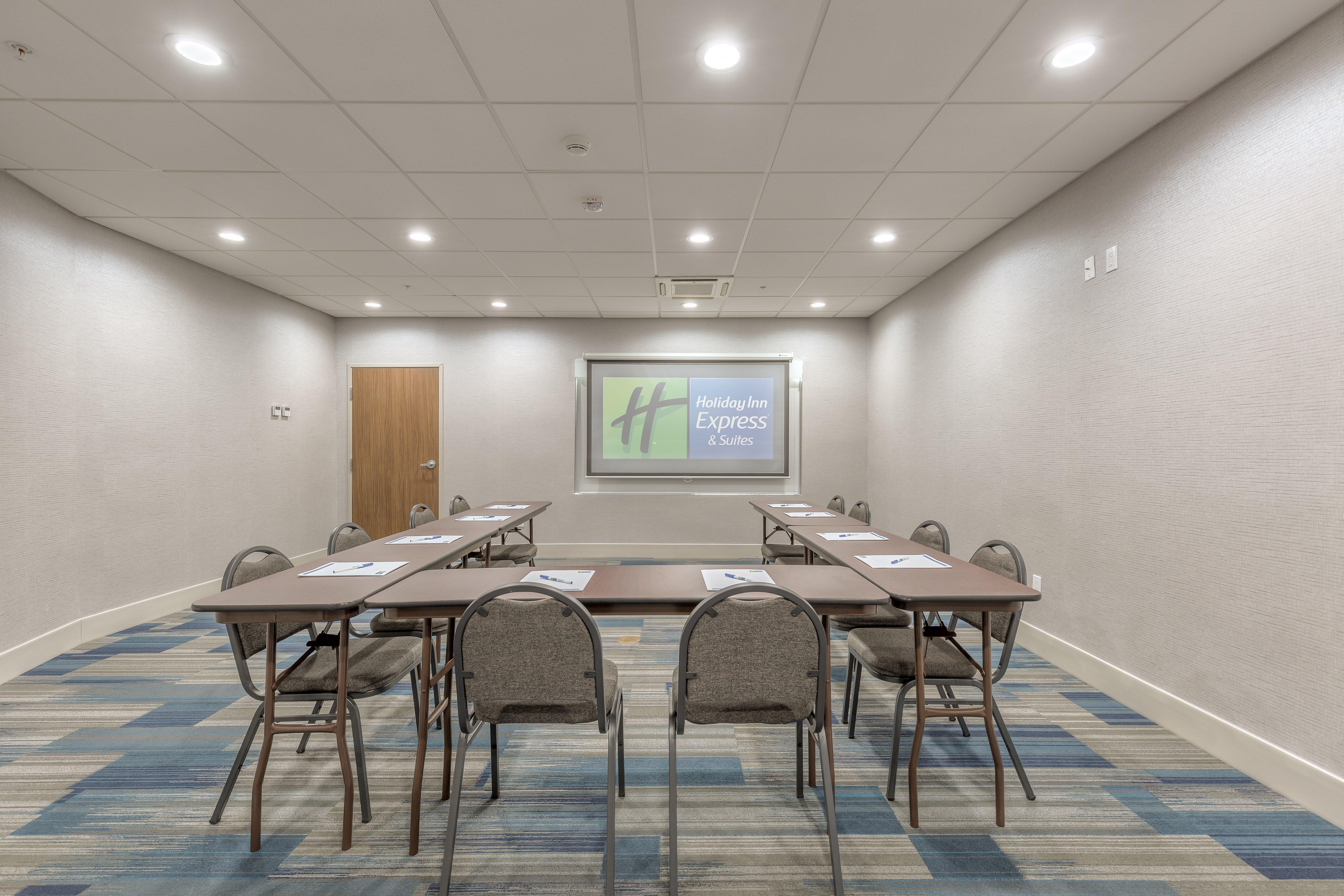 Holiday Inn Express & Suites Tulsa Midtown By Ihg Екстериор снимка