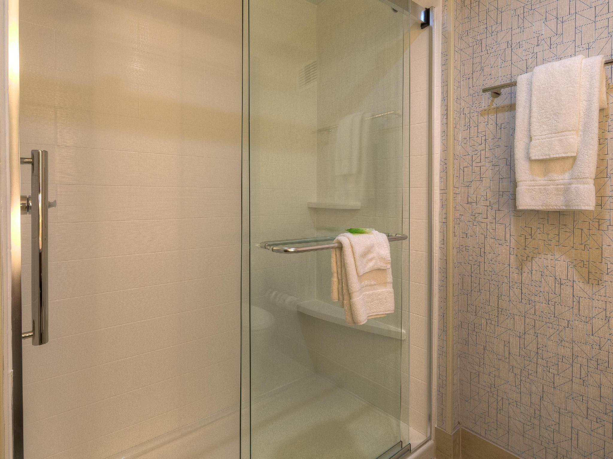 Holiday Inn Express & Suites Tulsa Midtown By Ihg Екстериор снимка