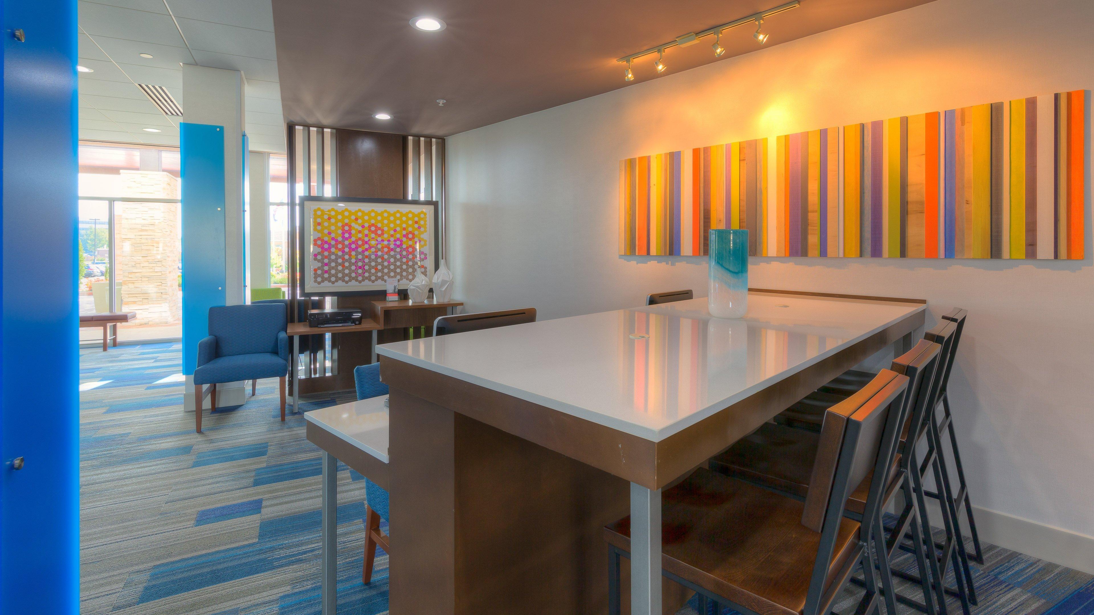 Holiday Inn Express & Suites Tulsa Midtown By Ihg Екстериор снимка