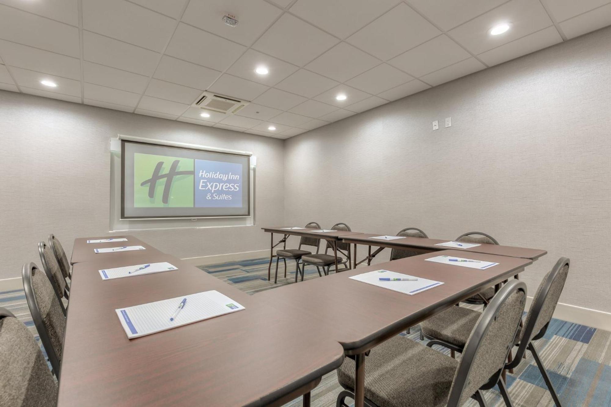 Holiday Inn Express & Suites Tulsa Midtown By Ihg Екстериор снимка